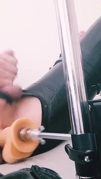 Lateks elbise, anal lanet makinesi, anal yayma, masa tenisi, penis pompası | Klip 2