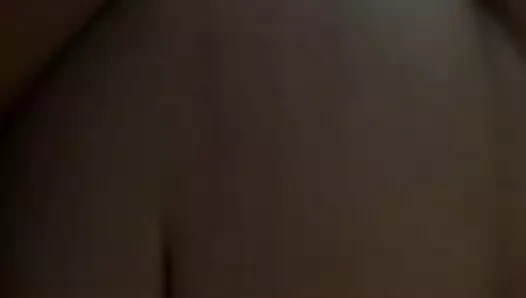 Kötü bir kız olmayı seviyordu. 2