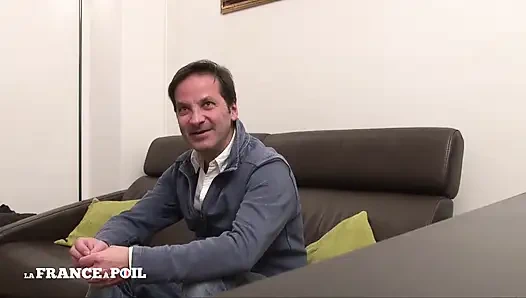 Charlie, estudiando hindi, le gusta follar duro y tragar semen