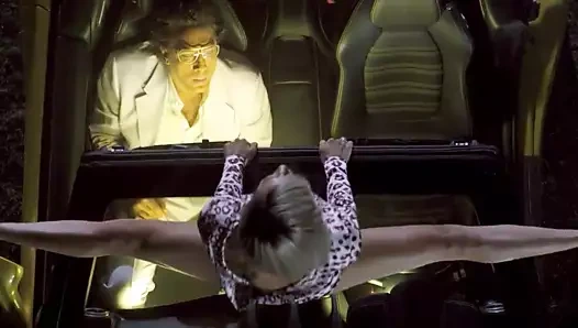 Cameron diaz arabayı beceriyor