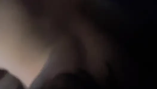 Sürtük üvey kız kardeş yarağımı emmeyi seviyor!!