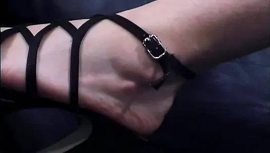 Ekstra Kıllı 90'ların Erkek Arkadaşı Kıllı Vücudunu Gösteriyor