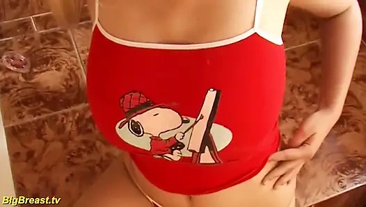 Domuz kuyruklu genç kız canavar göğüslerini zıplatıyor