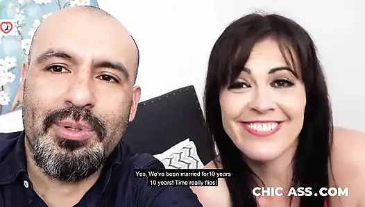 Üçlü seks: İspanyol adam genç kızı karısıyla sikiyor! Şık göt
