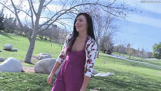 Ashli Orion sadece tıraşlı amının sikilmesini istiyor