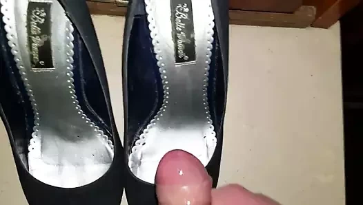 kızlar pompaları üzerinde Cum