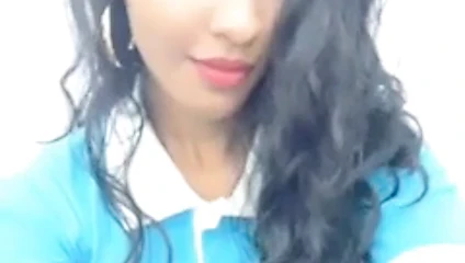 Sevimli kız şirin selfies.mp4 yapıyor