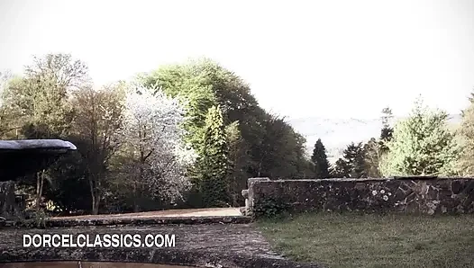 Binicilik kulübünde ateşli seks