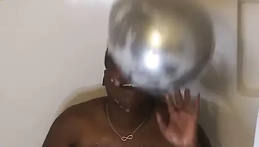 Abanoz çift balonlar ve baloncuklar oynamak