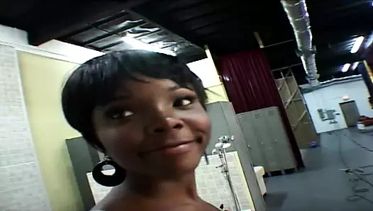 Dik siyah sikikleri the beyaz olan