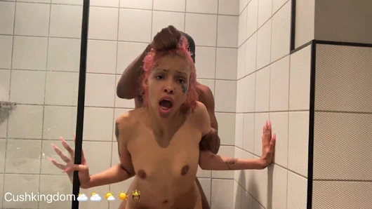 Michikomalandro büyük zenci emiyor ve sonra duşta sikiliyor bölüm 2