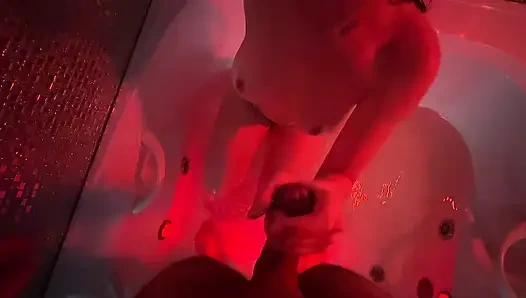 Üvey kız kardeşimle ateşli jakuzi - üvey erkek kardeş karşı koyamadı