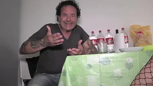 Maskeli File Sürtük Birden Fazla Adam Tarafından Sert Sikiliyor