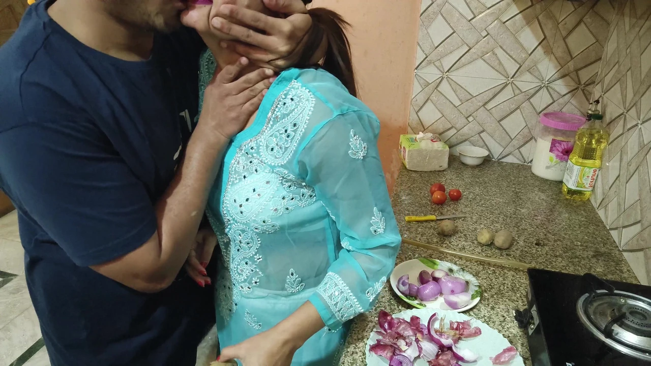 भारतीय देसी भाभी की उसके देवर द्वारा जोरदार चुदाई हिंदी में