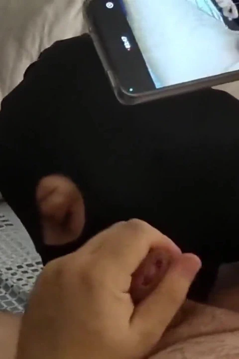 Seksi orta yaşlı seksi kadın şehvetli bir sakso çekiyor. Ağzına boşal. yalama ve emme. 4K (bölüm 828)