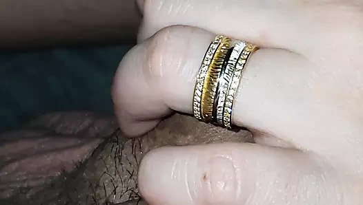 Üvey anne sabahları üvey oğlunun büyük yarağını uyandırmaya çalışıyor