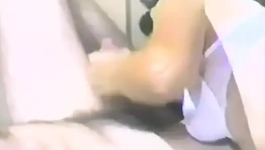 Yarağa aç esmer derinden emmeyi seviyor