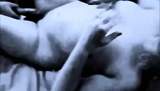 Lanet onu creampied amcık - başka bir adam tarafından dolu