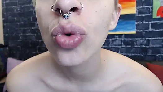 Büyük rujsuz dudaklar