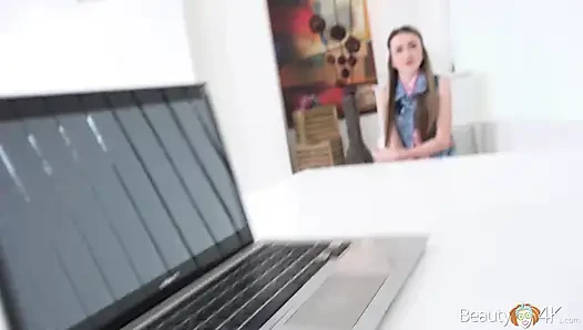 Minyon güzellik yarağı seviyor