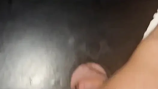 Beni duvar deliğinde boşaltan ve boşaltan başka bir lezzetli yarak.