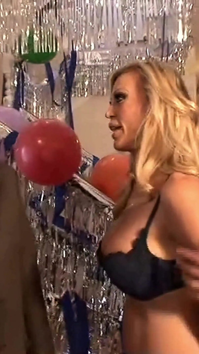 Bir hayranını sik - avn ünlü orta yaşlı seksi kadın amber lynn ryan ile ilk elle muamele sahnesini çekiyor