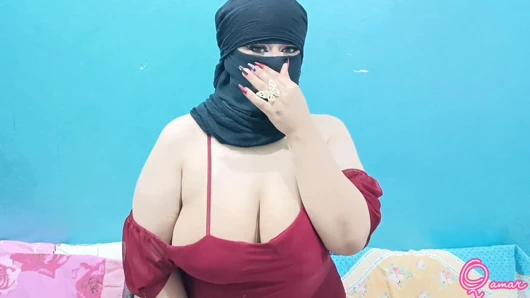 Mısırlı bir kızı seks yapmak için eve getirdim. Ona ne yaptığımı gör. Net sesli Arap seksi