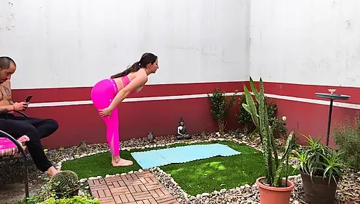 Yoga öğretmenim beni çok sert sikiyor