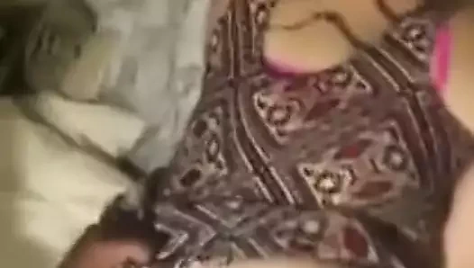 Beyaz kadın bekar bir anne olacak