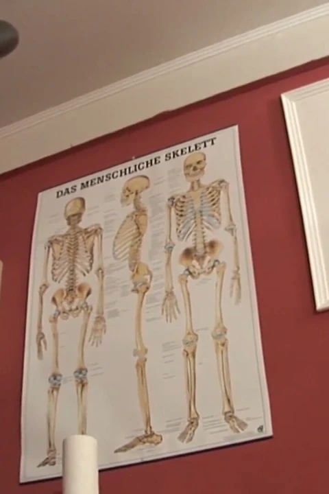 Seksi piliç doktoru tarafından sikiliyor ve yüzüne boşalma