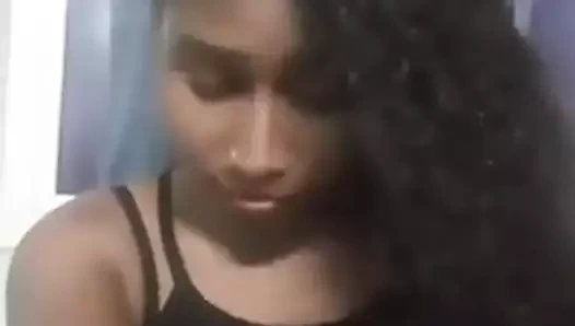 Seksi sırtlı kız sefies.mp41.7 mb yapıyor