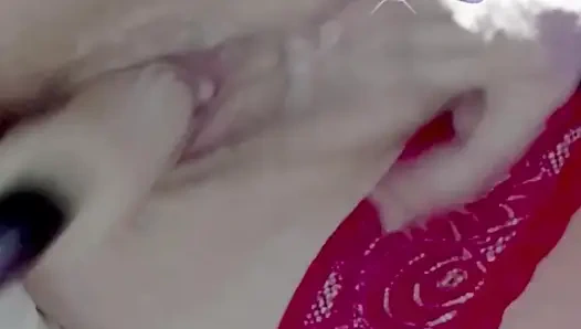 Çok ıslak vajina yakın planı, klitoriste vibratör, seks seks makinesi