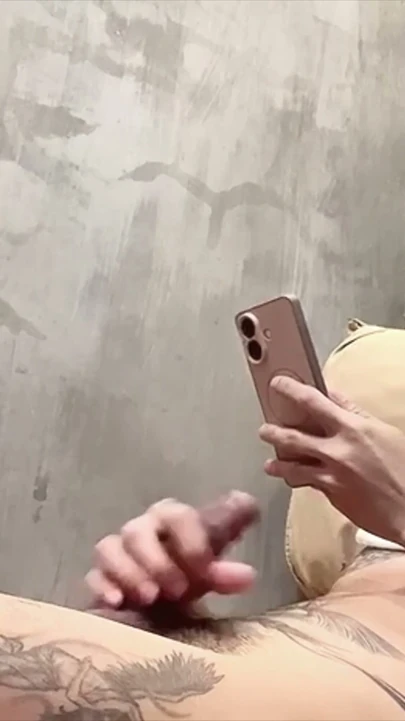 Gay Porno İzlerken 31 Çekip Boşalma | Bölüm 1