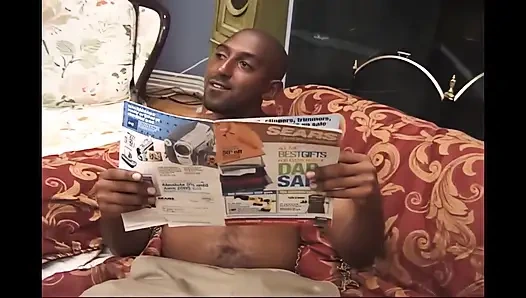 Emmek için iki yarrağı olan güzel bir domuz