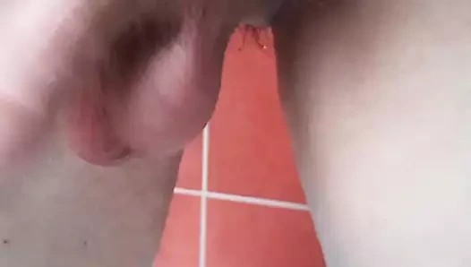 Yarağımı sallıyorum