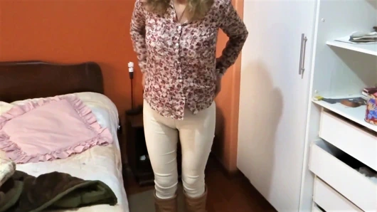 Karımın kız kardeşi onu becermeden önce iç çamaşırıyla gösteriş yapıyor