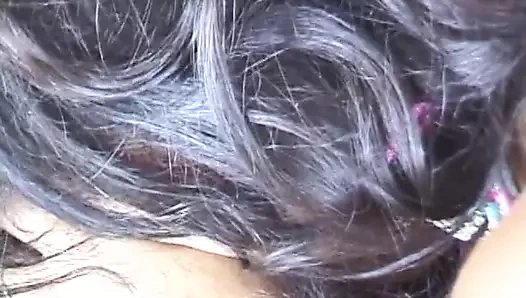 İki yaramaz, eylemlerini daha heyecanlı hale getirmek için lolipop kullanıyor