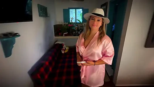 Sarışın Kolombiyalı Köylü, Çiftlikte Patronu Tarafından Sevişiyor