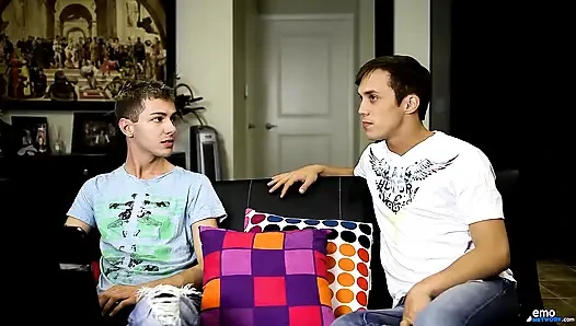 Twink oğlan göt talep ediyor