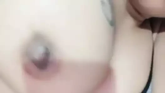 Anam khan göğüsler ve kedi gösteri