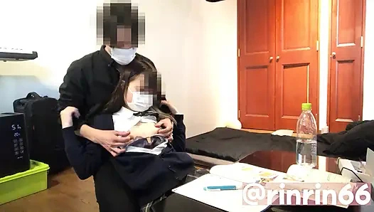 Gerçek Japon 18 yaşındaki kız öğrenci ham amatör sızıntı! Okul sonrası korunmasız seks ve üniformalı dağınık dölleme.