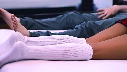 Komşu odasında sikiliyor