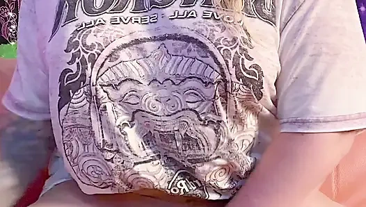 Yırtık külotlu çorapla kıllı amımı sikiyorum