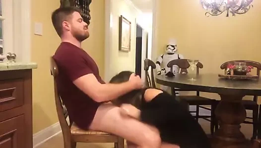 Şaşırtıcı milf üfleme ve binicilik ona bf