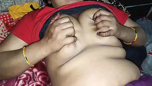 Pinky Bhabhi put a finger in her pussy and drained the water
