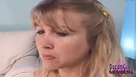 Pawg orta yaşlı seksi kadın Sydney ile tanışıyor