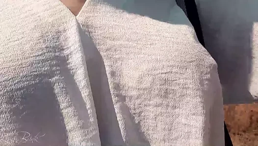 Boobwalk: beyaz gömlek