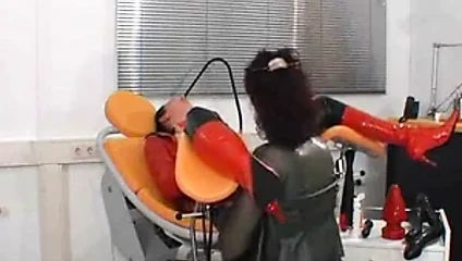 Lezbiyenler yumruk sokuyor... Bmw