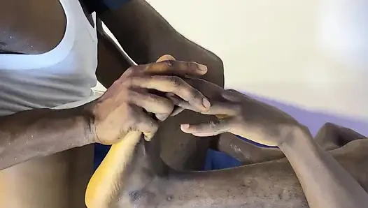 Büyük yarağımla götünü tatmin ediyor