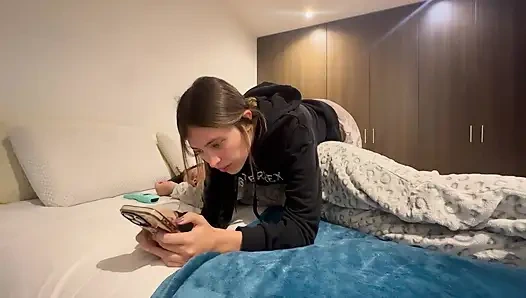 Islak ve ateşli amcığımı eski sevgilimin amına sürtünuyorum